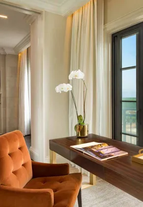 St. Regis Atlanta — Interior detail